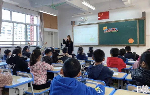 老师下面水好多，学生们纷纷表示惊讶，课堂气氛瞬间变得活跃起来，引发热烈讨论与互动